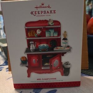 Hallmark Mrs. Claus's Stove Member Exclusive